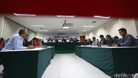 Bawaslu menggelar sidang putusan Partai Keadilan dan Persatuan Indonesia (PKPI) terhadap KPU terkait peserta Pemilu 2019. Sidang berlangsung di kantor Bawaslu, Jl MH Thamrin, Jakarta Pusat, Selasa (6/3/2018).