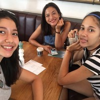 Sedangkan adik bungsu Sitha merupakan seorang atlet basket. Tak heran jika tubuhnya tinggi.  Foto: Instagram Putri/Selly/Sitha Marino