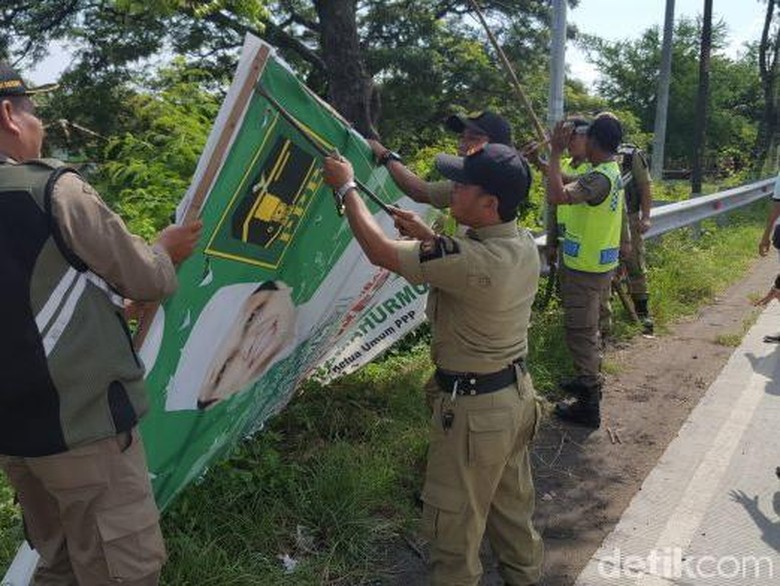 Panwas Surabaya akan Sapu Bersih APK Pilgub Jatim Panwas Surabaya akan Sapu Bersih APK Pilgub Jatim