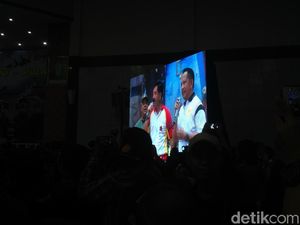 Kompak! Kapolri-Panglima Nyanyi di Mabes TNI