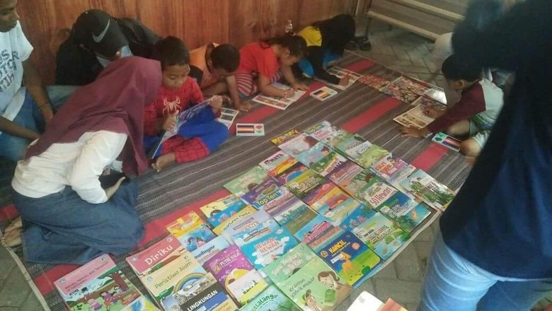 Perpus Trotoar, Penyebar Virus Baca dari Lamongan