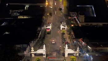 Foto-foto tersebut kemudian diseleksi untuk kemudian dirangkai dan disatukan secara berkesinambungan dari terendah dan terdekat hingga tertinggi dan terjauh melalui aplikasi photoshop.  Foto: instagram.com/dodiefdi