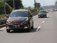 Sensasi Mengendarai Wuling Cortez, MPV Pesaing Innova