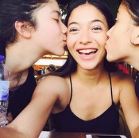 Putri Marino adalah anak pertama dari tiga bersaudara yang semuanya wanita. Wanita yang baru menikah dengan Chicco Jerikho tersebut kerap memamerkan keakrabannya dengan kedua adik di Instagram. Foto: Instagram Putri/Selly/Sitha Marino