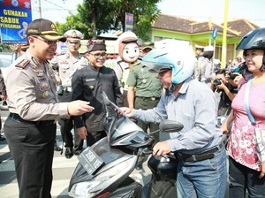 Kampanye Keselamatan, Bupati dan Kapolres Banyuwangi Atur Lalin Bareng
