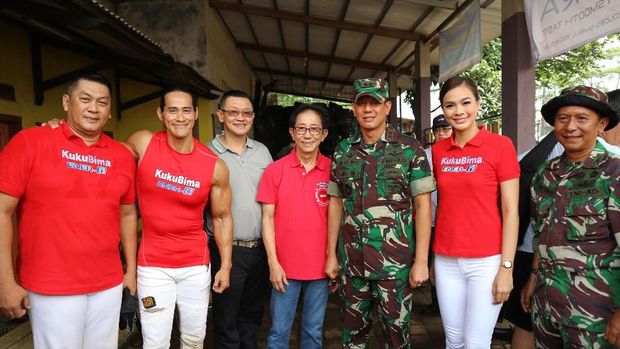 Ade Rai, Kezia Warouw & Pangdam Siliwangi Ajak Bersih-bersih Citarum