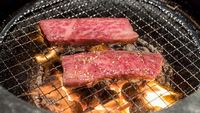 Asyiknya Bersantap dengan Daging Panggangan Sendiri di Restoran Yakiniku