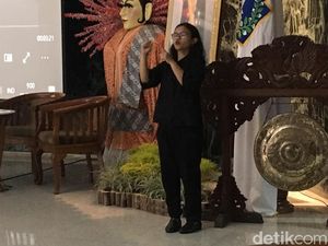 Warga Disabilitas Ikut Simak Paparan Anies soal Trotoar Sudirman