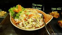 Dua Chef dari Thailand Ini Racik Tom Yam dan Pad Thai Rasa Autentik