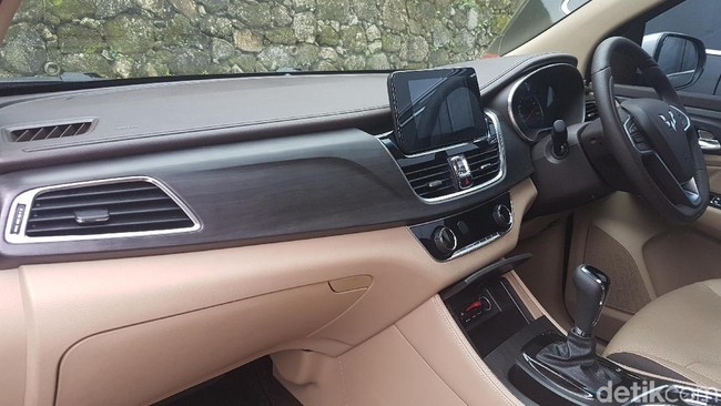 Sensasi Mengendarai Wuling Cortez, MPV Pesaing Innova