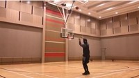 Bahkan ia kerap memamerkan kebisaannya bermain basket. Salah satunya dengan membuat lemparan 3-point. (Foto: Instagram/chenbolin)