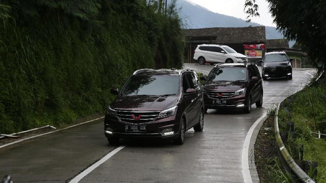 Sensasi Mengendarai Wuling Cortez, MPV Pesaing Innova