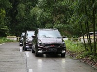 Sensasi Mengendarai Wuling Cortez, MPV Pesaing Innova