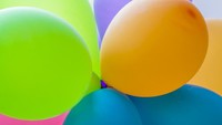 Kalau kamu ketakutan saat ada pesta yang dekorasinya penuh dengan balon-balon, itu tandanya kamu mengidap glophobia. Apalagi kalau ada temanmu yang menggosokkan balon ke rambut, kamu bisa ketakutan banget. Foto: Thinkstock