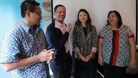 Head of Payment and Financial BukaLapak Destya Danang Praditya, Head of Cards and Loan Citi Indonesia Ramon Del Rosario, Head of Partership Shopee Jeannifer Suryadjaja dan VP of Marketing Blibli.com I Gusti Ayu Fadjar berfoto bersama usai acara pengumuman program 50% off the Next Transaction. Dalam program ini Citi Indonesia bekejasama dengan Blibli.com ,  Bukalapak.com,  Lazada.co.id,  Shopee.co.id, and Tokopedia.com. Foto: dok. Citi Indonesia