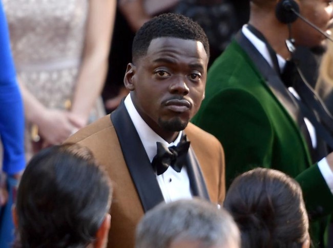 Eksprei Daniel Kaluuya yang seolah, aku mesti ngapain lagi ya di sini? Foto: Getty Images