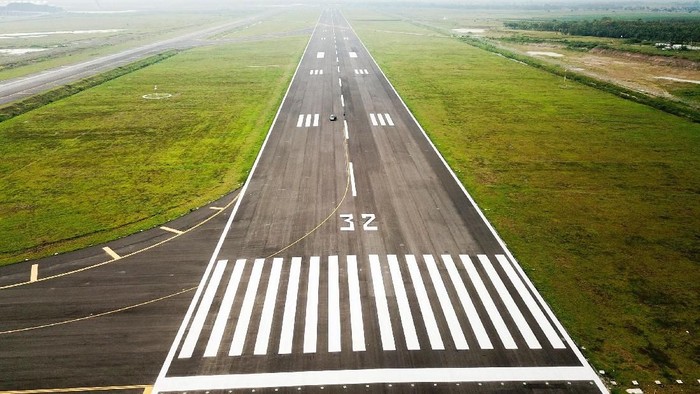 Proyek Bandara Internasional Jawa Barat (BIJB) atau Bandara Kertajati di Majalengka, Jawa Barat sedang berjalan. Yuk, tengok foto-fotonya.
