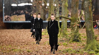 Foto: Chanel Sulap Gedung Bersejarah Jadi Hutan di Musim Dingin