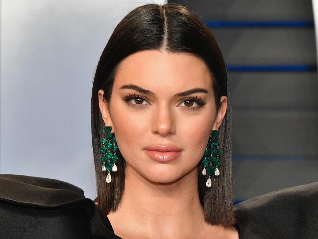 Malam penghargaan Oscars, Minggu (4/3/2018), berlanjut dengan after-parties. Kendall Jenner pun tak melewatkannya. Model yang juga adik Kim Kardashian itu hadir di pesta gelaran Vanity Fair. (Foto: Dia Dipasupil/Getty Images)