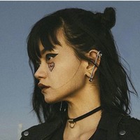 Riasan wajah Dylan Sada ini menitik beratkan pada mata, yakni bentuk eyeliner wing yang mencuri perhatian Foto: Instagram