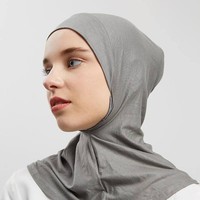 Ciput termasuk istilah dalaman dalam berbusana. Bedanya ciput merupakan dalaman kerudung, dan punya banyak jenis desain. Sesuai dengan trennya, ciput punya nama-nama tertentu seperti ciput ninja, ciput rajut, ciput antem, dan lain sebagainya. Foto: Hijabenka