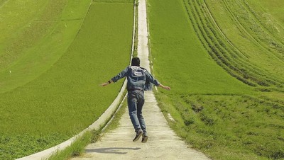 Keren Abis! Ketika Bumi Menjadi Bidang Lengkung