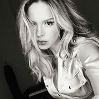 Lola Astanova adalah seorang piani berbakat berdarah Rusia-Amerika yang selalu tampil cantik dan seksi. Foto: Instagram