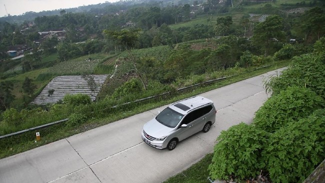 Sensasi Mengendarai Wuling Cortez, MPV Pesaing Innova