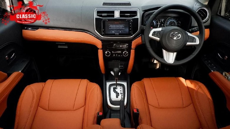 Interior mobil Rush yang sudah dibalut microfiber. Foto: Classic Jok Mobil Interior mobil Rush yang sudah dibalut microfiber. Foto: Classic Jok Mobil