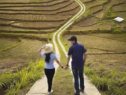 Keren Abis! Ketika Bumi Menjadi Bidang Lengkung