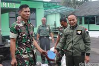 Kodim Garut Sulap Sampah Anorganik Jadi Paving Block