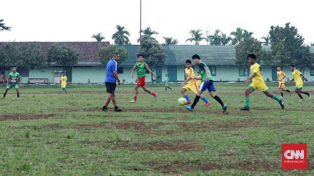 Indriyanto Mr. Cepek tidak merasa gengsi harus melatih SSB meski sudah memiliki lisensi pelatih B AFC.