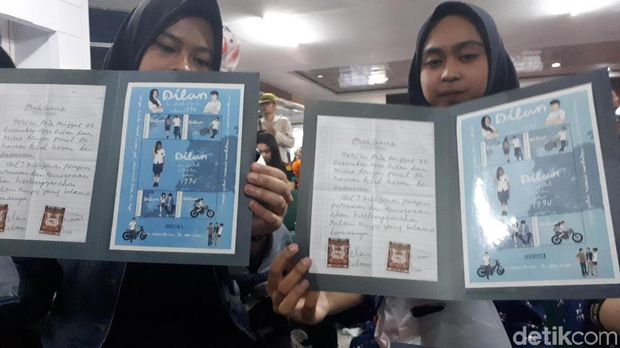 Ketika 'Dilan' Hadir Dalam Bentuk Prangko dan Kartu Pos