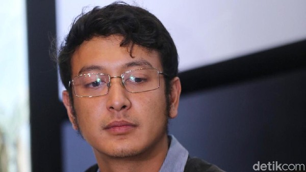 Ditanya Soal Kasusnya, Dimas Anggara Diam dan Tersenyum