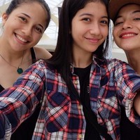 Keduanya sama cantiknya seperti sang kakak yang merupakan presenter dan pemain film. Foto: Instagram Putri/Selly/Sitha Marino