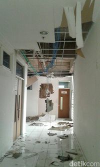 Hujan Angin, Sejumlah Atap Gedung Telkom University Roboh