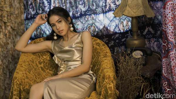 Kemilau! Maudy Ayunda Celeb of The Month Bulan Ini Kemilau! Maudy Ayunda Celeb of The Month Bulan Ini