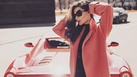 Ia juga memiliki hobby mengoleksi supercar-supercar mewah. (Dok. Instagram/juliaadasheva)