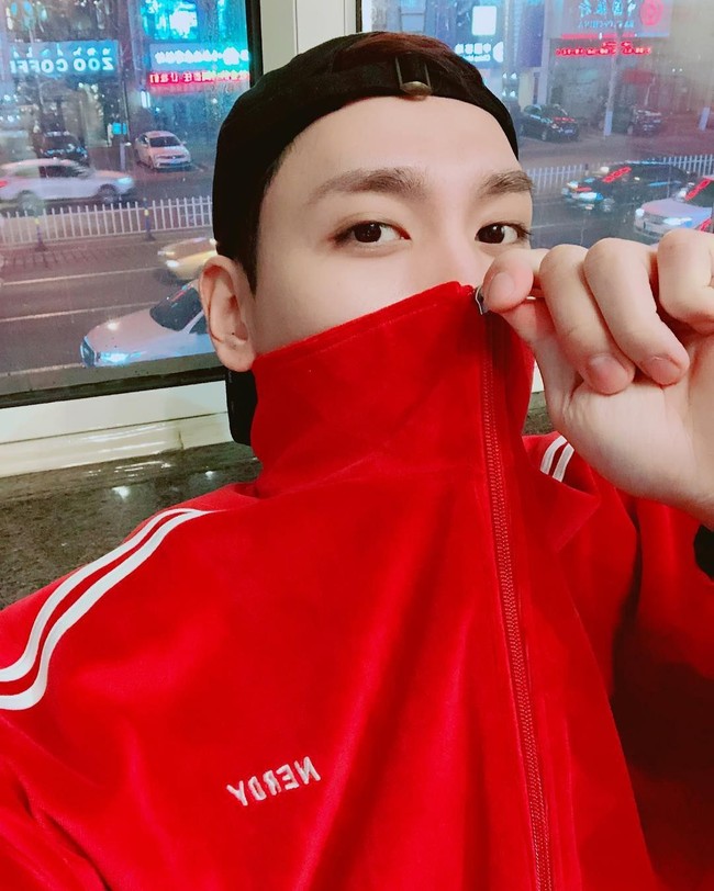 Sebelumnya Dispatch merilis foto-foto keduanya tengah bersama di beberapa kesempatan. Awalnya kedua artis Korea ini sempat membantah kabar kencan. Namun beberapa saat kemudian Park Shin Hye dan Choi Tae Joon justru mengonfirmasi berita tersebut. Foto: Instagram Choi Tae Joon