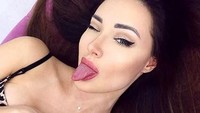 Karena hal tersebut ia pun kerap di bully dan disebut melakukan oplas hingga editan oleh haters. (Dok. Instagram/juliaadasheva)