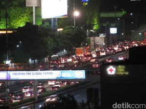 Macet Parah, Cawang-Bekasi Timur 4 Jam