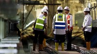Pantauan detikFinance di lokasi dapat dilaporkan Stasiun Senayan pembangunannya sudah nampak meskipun dindingnya belum dilengkapi kaca dan juga pintu.