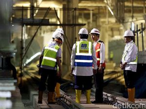 Jokowi Pastikan MRT Jakarta Beroperasi Maret 2019