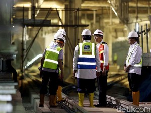 Jokowi Pastikan MRT Jakarta Beroperasi Maret 2019