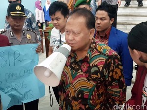 Penjelasan Rektor UMMI Soal Kedatangan Syaikhu Diprotes Mahasiswa
