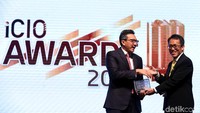 Tigor M Siahaan menerima penghargaan di ajang iCIO Awards 2018.