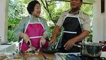Suka Sate dan Nasi Kuning, Ini Momen Asyik Prabowo Subianto Nikmati Makanan