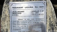 Warga ada yang nyumbang Rp 20, ada yang nyumbang Rp 100. Pokoknya berapa pun yang ada boleh disumbang. Ini tidak ada paksaan. Tapi kaya miskin menyumbang semua, jelas kakek yang belum pernah sekalipun naik pesawat.