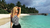 Kalau yang ini, si Victoria Lopyreva sedang menikmati liburan di Maldives (Victoria Lopyreva/Instagram)
