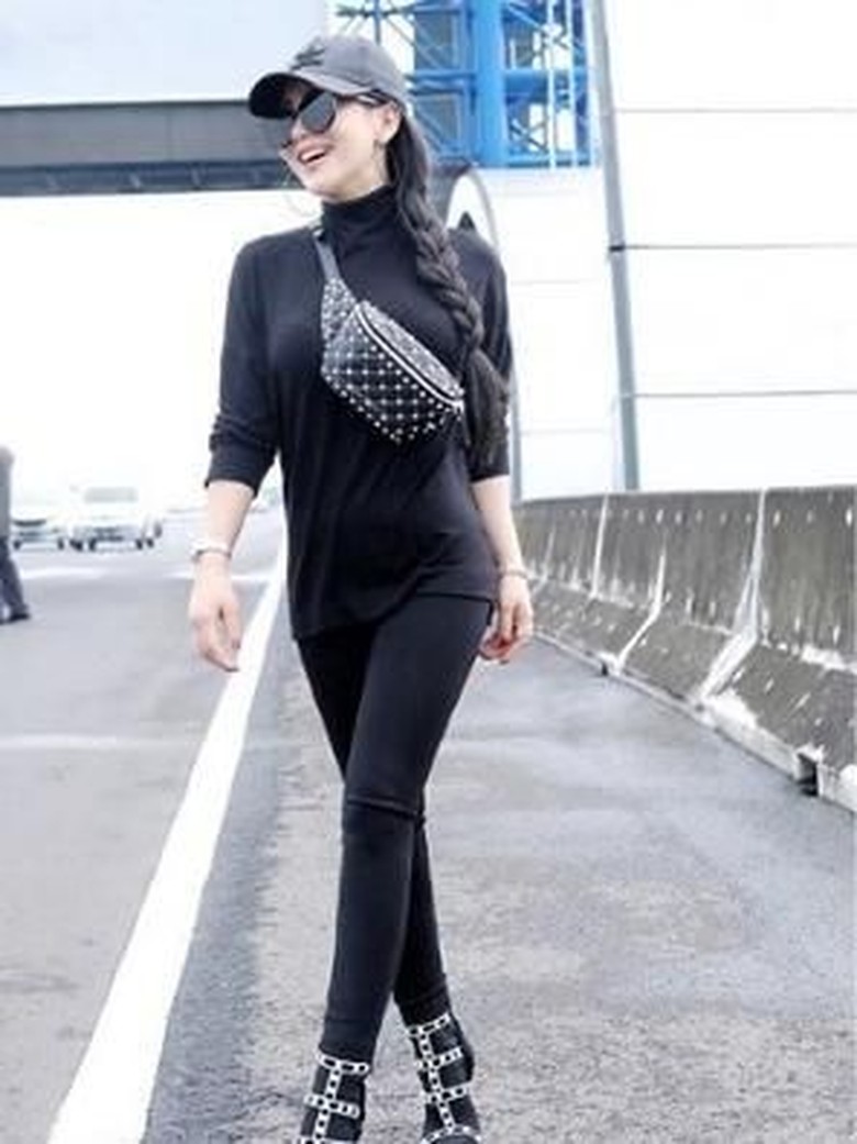 Terkait Foto di Jalan Tol, Ini Klarifikasi Syahrini Terkait Foto di Jalan Tol, Ini Klarifikasi Syahrini